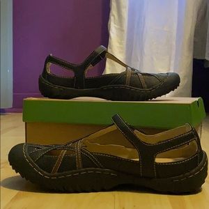 JBU walking shoe/sandal by Jambu